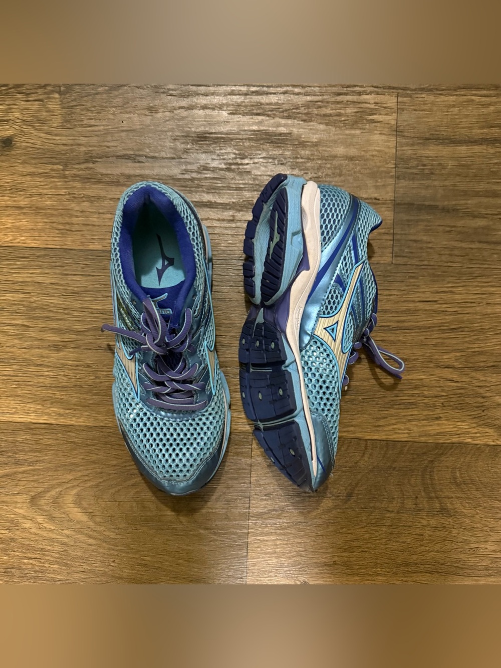 Mizuno Women's Light Blue and Purple Mesh Running Sneakers Size 8